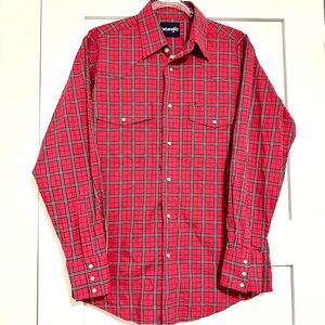 Wrangler Men's Western Red and Black Plaid Long Sleeve Shirt • Medium